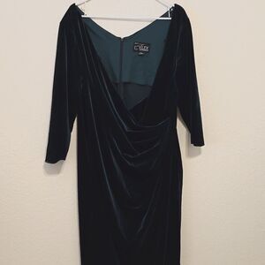 ALEX EVENING Emerald green velvet gown size 22W,